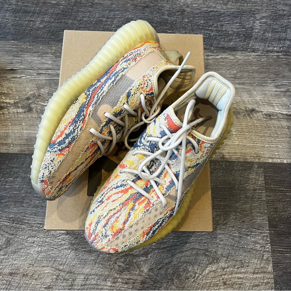 GW3773 adidas Yeezy Boost 350 V2
MX Oat